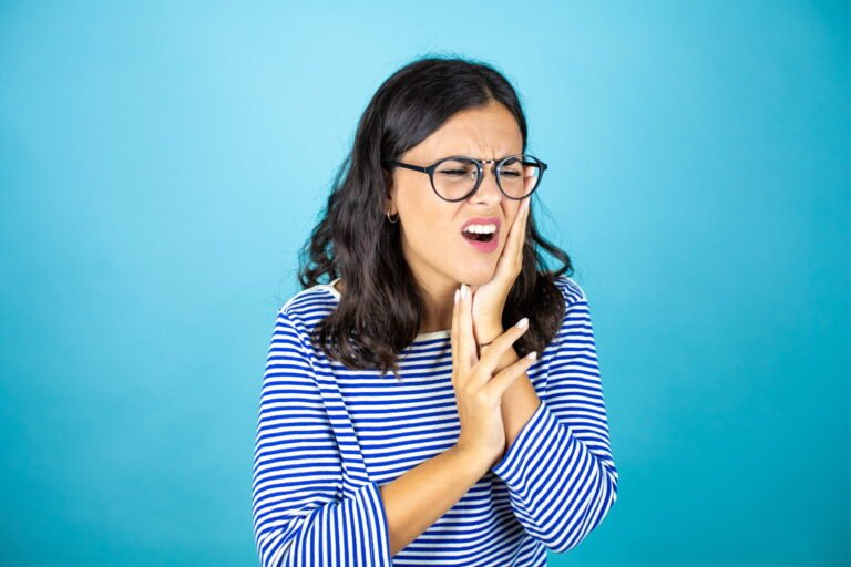 How to Manage a Severe Toothache While You Wait for Your Appointment